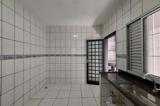 Cozinha de casa para alugar com 4 quartos, 180m² em Umuarama, Uberlândia