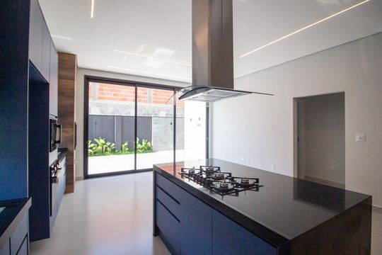 Cozinha de casa de condomínio para alugar com 3 quartos, 159m² em Protestantes, Votorantim