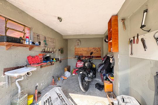 Garagem de casa à venda com 2 quartos, 86m² em Moinho Velho, São Paulo