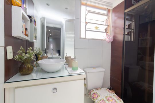 Banheiro de apartamento à venda com 2 quartos, 50m² em Centro , São Paulo