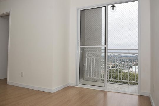 Sala de apartamento para alugar com 2 quartos, 54m² em Jardim de Lourdes, Embu das Artes