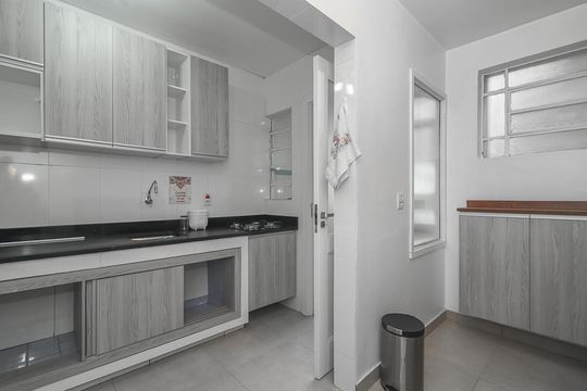 Cozinha de apartamento à venda com 2 quartos, 70m² em Bom Fim, Porto Alegre