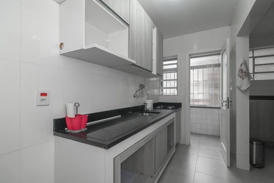 Cozinha de apartamento à venda com 2 quartos, 70m² em Bom Fim, Porto Alegre