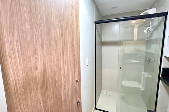 Banheiro de kitnet/studio para alugar com 1 quarto, 34m² em Vila Galvão, Guarulhos