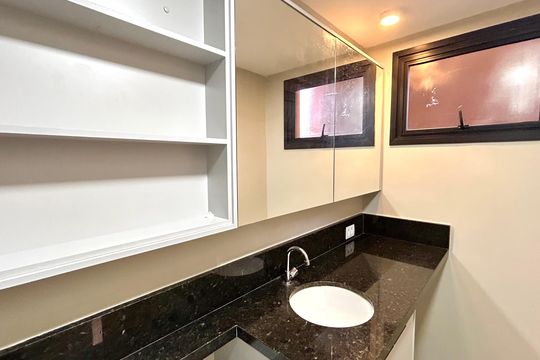 Banheiro de kitnet/studio para alugar com 1 quarto, 34m² em Vila Galvão, Guarulhos