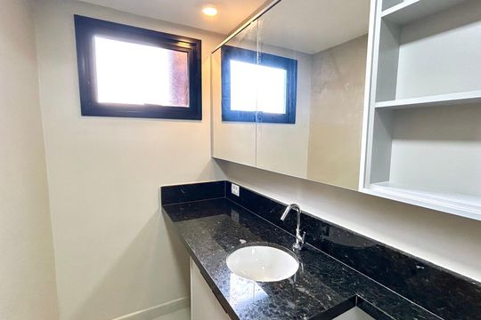 Banheiro de kitnet/studio para alugar com 1 quarto, 34m² em Vila Galvão, Guarulhos