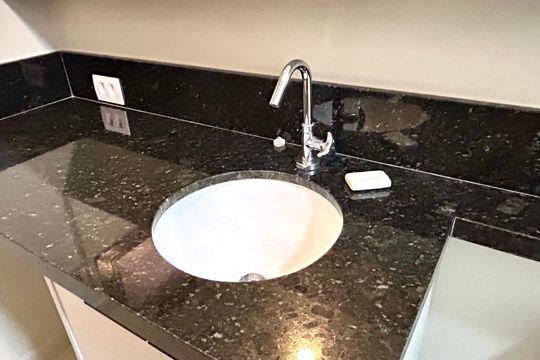 Banheiro de kitnet/studio para alugar com 1 quarto, 34m² em Vila Galvão, Guarulhos