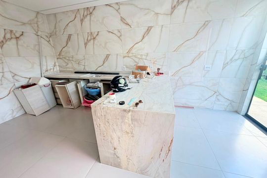 Área de serviço de casa à venda com 3 quartos, 360m² em Residencial Centerville, Goiânia