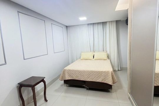 Suíte de casa à venda com 3 quartos, 360m² em Residencial Centerville, Goiânia