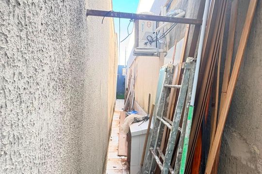 Área de serviço de casa à venda com 3 quartos, 360m² em Residencial Centerville, Goiânia