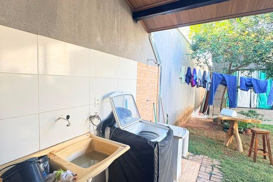 Área comum de casa à venda com 3 quartos, 360m² em Residencial Centerville, Goiânia
