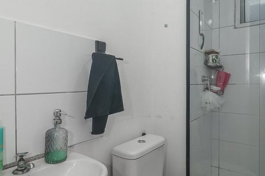 Banheiro de apartamento para alugar com 2 quartos, 40m² em Rubem Berta, Porto Alegre