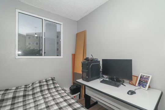 Quarto de apartamento para alugar com 2 quartos, 40m² em Rubem Berta, Porto Alegre