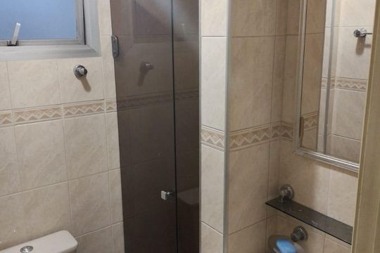 Banheiro de apartamento à venda com 2 quartos, 48m² em Vila Carrão, São Paulo