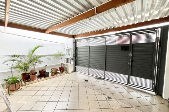 Garagem de casa à venda com 2 quartos, 147m² em Imirim, São Paulo