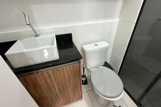 Banheiro de apartamento à venda com 1 quarto, 46m² em Vargem Grande, Rio de Janeiro