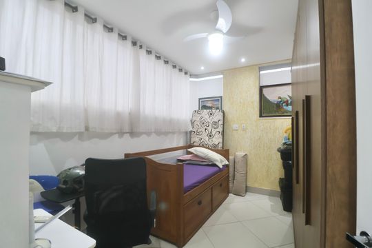 Quarto de Serviço de apartamento para alugar com 3 quartos, 150m² em Jardim Las Palmas, Guarujá
