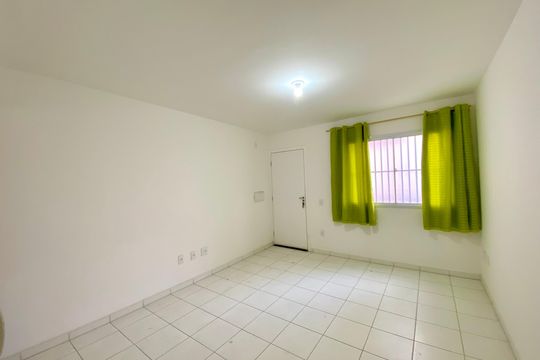 Sala de apartamento para alugar com 2 quartos, 100m² em Vila Alzira, Guarulhos