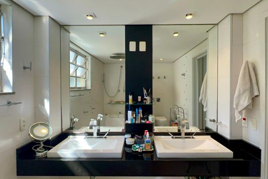 Banheiro da Suíte 2 de apartamento à venda com 3 quartos, 273m² em Cerqueira César, São Paulo