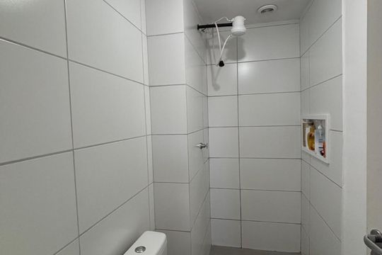 Banheiro de apartamento para alugar com 3 quartos, 55m² em Vila Assis Brasil, Mauá