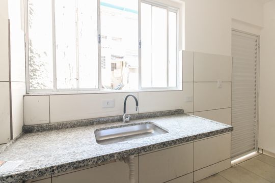 Cozinha  de apartamento para alugar com 1 quarto, 32m² em Penha de França, São Paulo