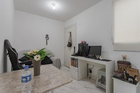 Sala de apartamento à venda com 2 quartos, 38m² em Rubem Berta, Porto Alegre