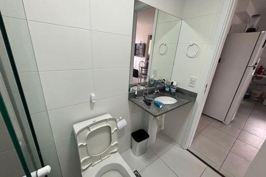 Banheiro  de apartamento para alugar com 2 quartos, 34m² em Lapa de Baixo, São Paulo