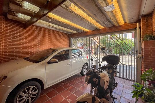 Garagem de casa à venda com 4 quartos, 229m² em Saúde, São Paulo