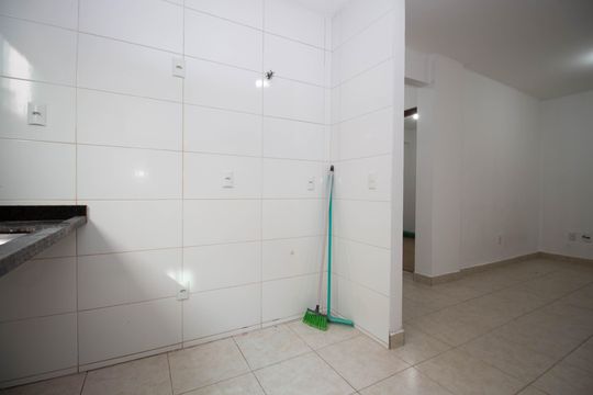 Cozinha e Área de Serviço de apartamento para alugar com 2 quartos, 40m² em Setor Habitacional Vicente Pires, Brasília
