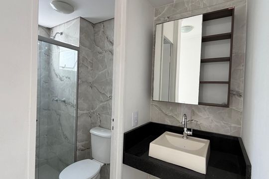 Banheiro de apartamento para alugar com 2 quartos, 60m² em Anil, Rio de Janeiro