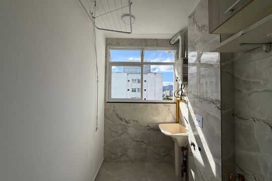 Área de serviço  de apartamento para alugar com 2 quartos, 60m² em Anil, Rio de Janeiro