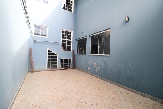 Área de Serviço de casa para alugar com 4 quartos, 200m² em Santa Mônica, Uberlândia