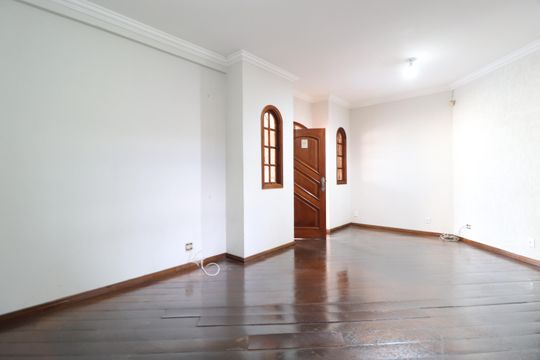 Casa para alugar com 4 quartos, 200m² em Santa Mônica, Uberlândia