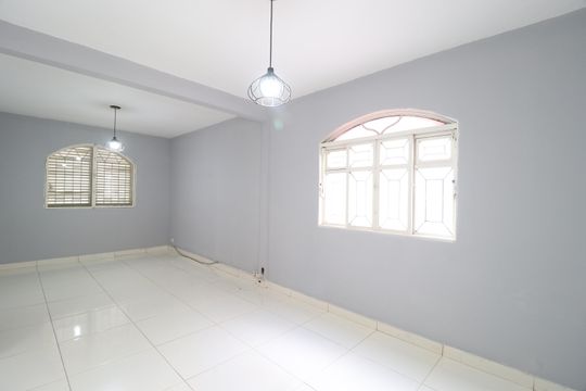 Sala de casa para alugar com 3 quartos, 431m² em Umuarama, Uberlândia