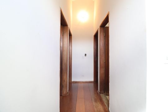 Corredor de casa para alugar com 3 quartos, 431m² em Umuarama, Uberlândia