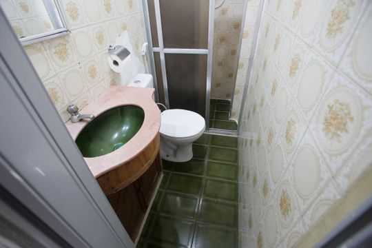 Banheiro de apartamento para alugar com 1 quarto, 36m² em Tanque, Rio de Janeiro