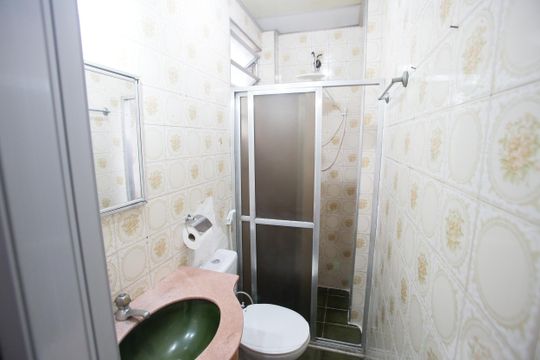 Banheiro de apartamento para alugar com 1 quarto, 36m² em Tanque, Rio de Janeiro