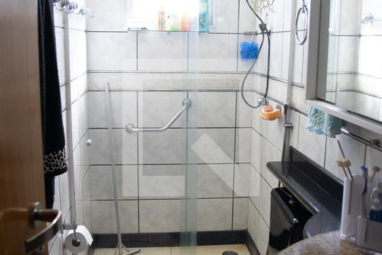 Banheiro de apartamento à venda com 3 quartos, 200m² em Setor Aeroporto, Goiânia