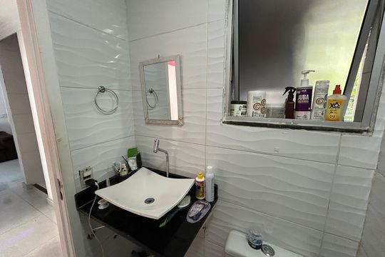 Banheiro de apartamento para alugar com 2 quartos, 43m² em Pavuna, Nilópolis