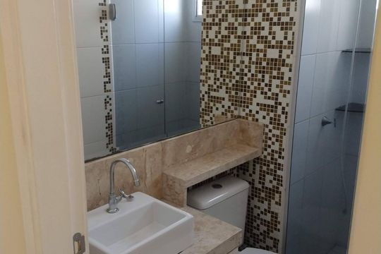 Banheiro de apartamento à venda com 2 quartos, 48m² em Jardim Indianópolis, Campinas