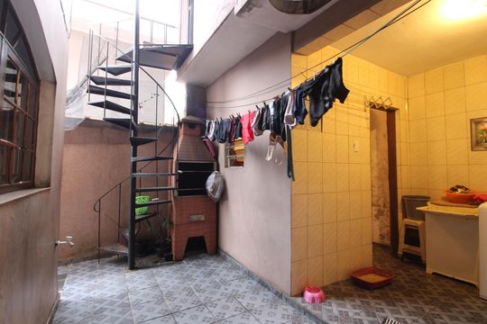 Quintal  de casa à venda com 4 quartos, 250m² em Jardim Fernandes, São Paulo