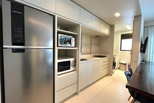 Cozinha de apartamento para alugar com 1 quarto, 56m² em Centro, Florianópolis