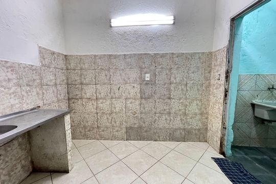 Cozinha de casa para alugar com 1 quarto, 40m² em Jardim Paulo Vi, São Paulo