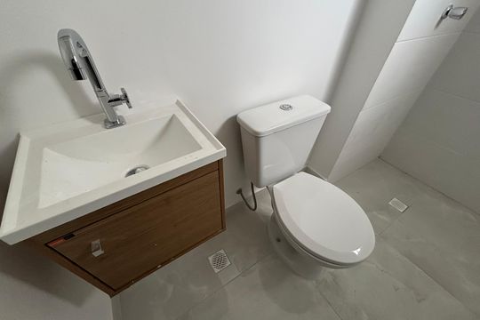 Banheiro de apartamento para alugar com 1 quarto, 30m² em Cidade Antônio Estêvão de Carvalho, São Paulo