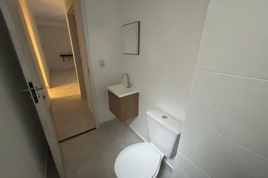 Banheiro social de apartamento à venda com 1 quarto, 30m² em Cidade Antônio Estêvão de Carvalho, São Paulo