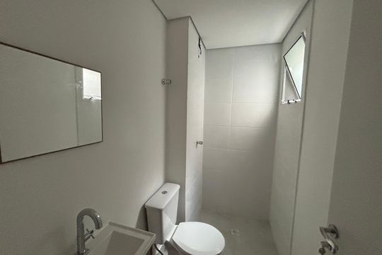 Banheiro social de apartamento à venda com 1 quarto, 30m² em Cidade Antônio Estêvão de Carvalho, São Paulo