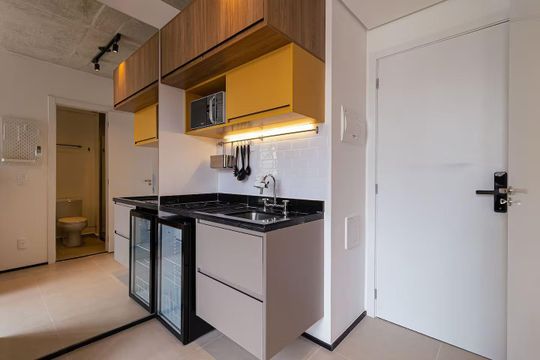 Cozinha de apartamento para alugar com 1 quarto, 18m² em Bela Vista, São Paulo