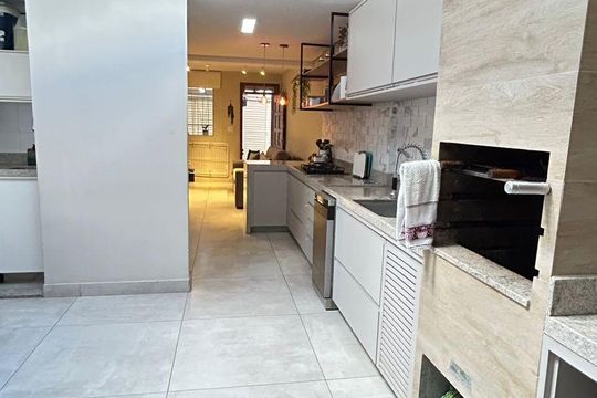 Cozinha de casa à venda com 2 quartos, 100m² em Camargos, Belo Horizonte