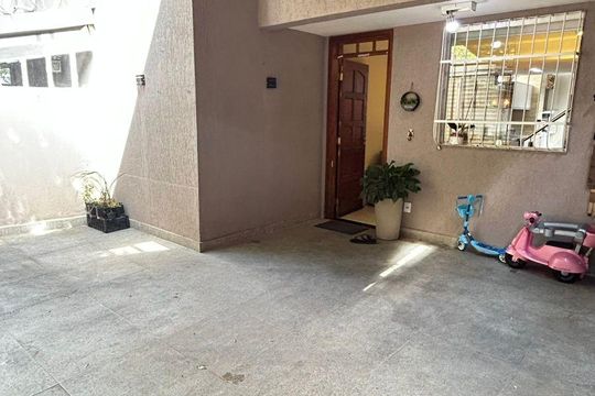 Garagem de casa à venda com 2 quartos, 100m² em Camargos, Belo Horizonte