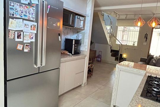 Cozinha de casa à venda com 2 quartos, 100m² em Camargos, Belo Horizonte